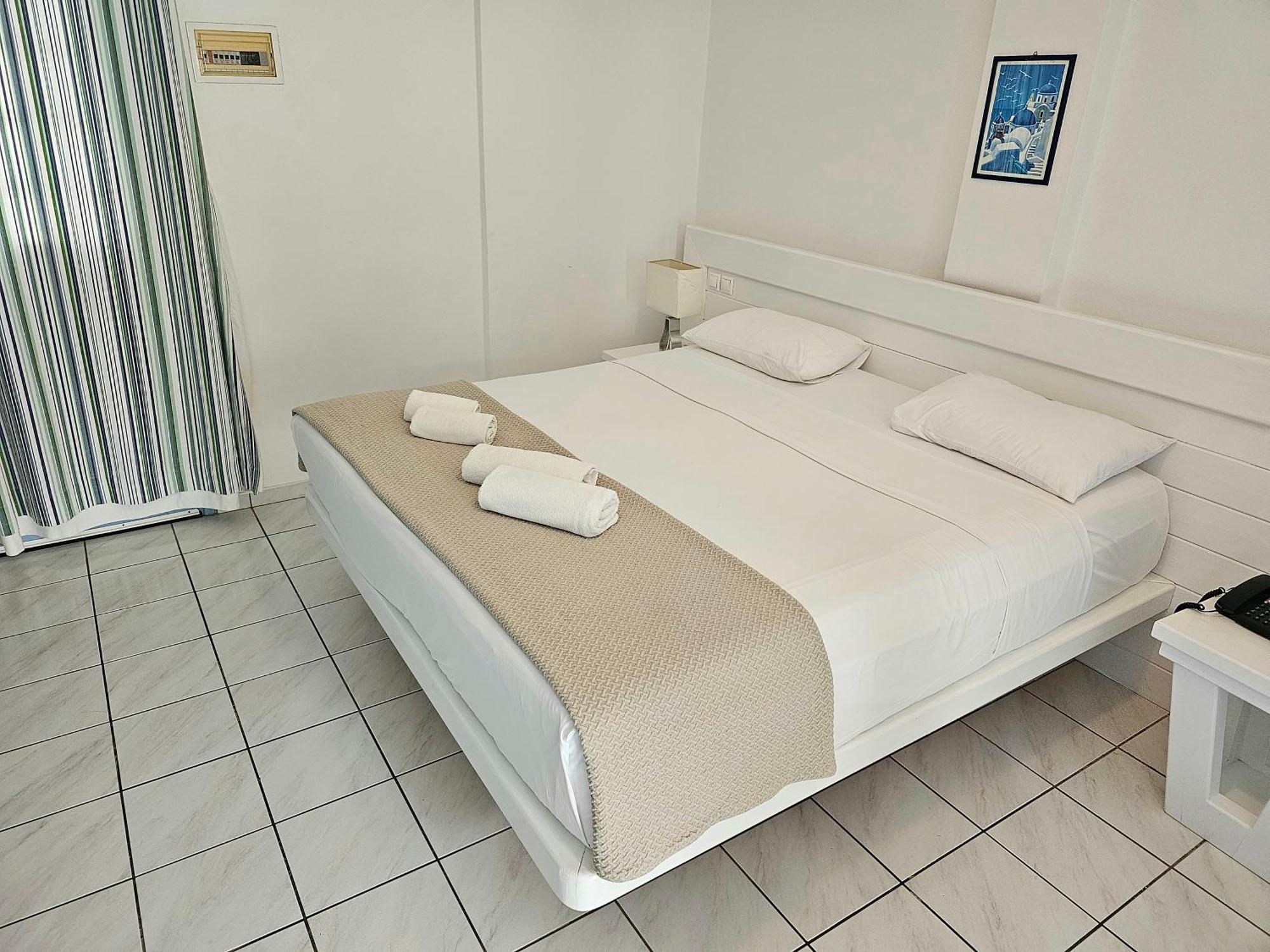 Meltemi Village Hotel Perissa  Ngoại thất bức ảnh